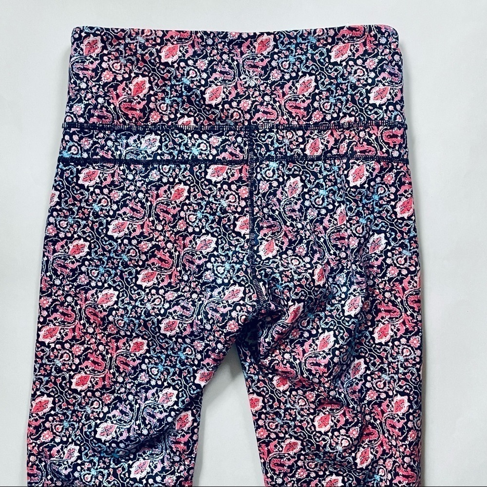 Athleta High Rise Pink Blue Tapestry Print Capri Athletic Leggings Small - Picture 10 of 10